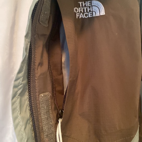 North Face Lightweight Jacket - Picture 10 of 12